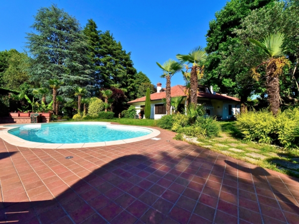 Villa singola zona del Cavalluccio con vista panoramica e giardino con piscina